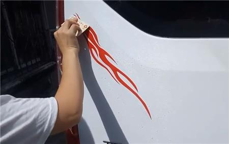 車貼的安裝方法、流程及注意事項(xiàng)的濕貼法
