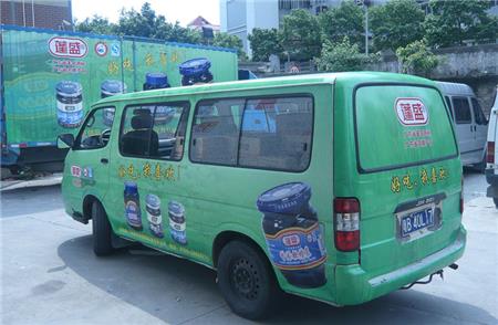 面包車身廣告