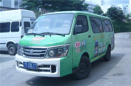面包車身廣告
