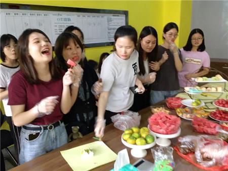 秋季下午茶與應(yīng)屆畢業(yè)生的歡迎會(huì)