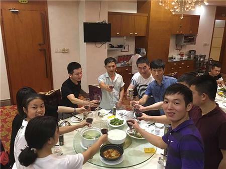 公司全體員工聚餐.jpg