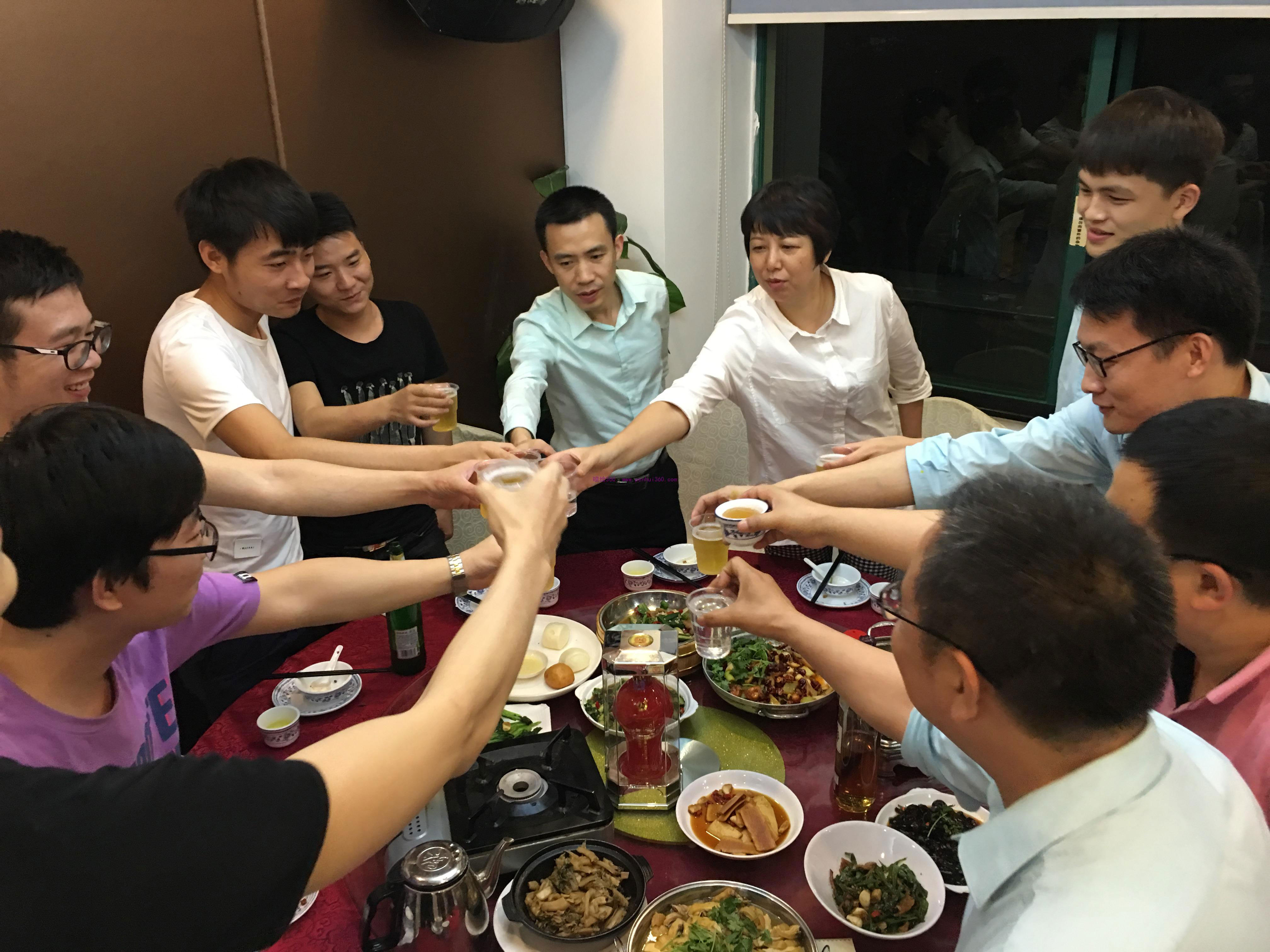 深圳噴繪360公司勞動(dòng)節(jié)聚餐活動(dòng)