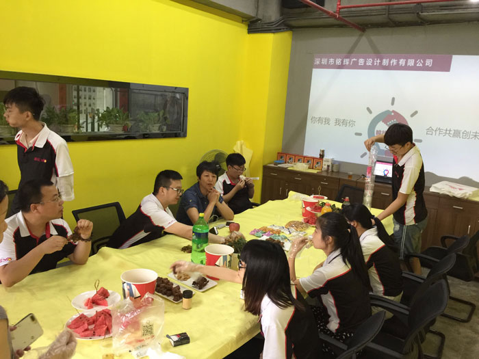 茶話會(huì)-當(dāng)?shù)厮暮锰? width=