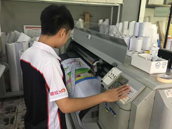 深圳噴繪公司發(fā)展需要哪些部門