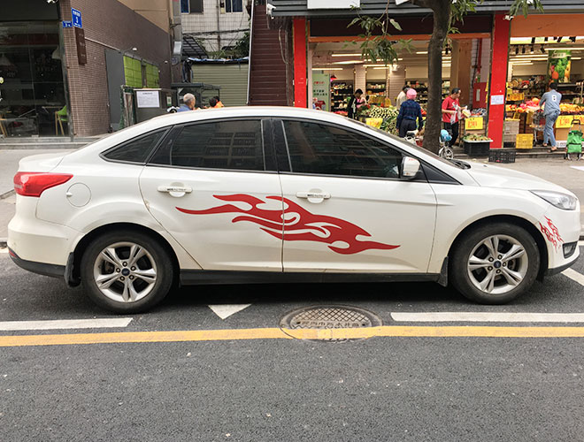 汽車貼腰線交警管么