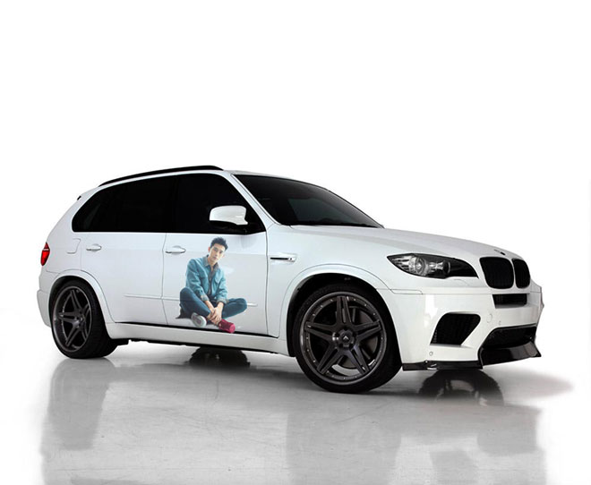 貼著李現的車身廣告更貼心