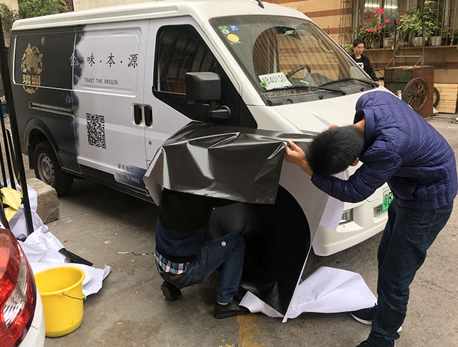 黑膠車貼和白膠車貼哪個好撕