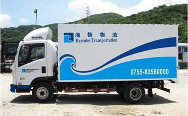 深圳車身廣告有分【噴漆】和【噴繪】?jī)煞N工藝