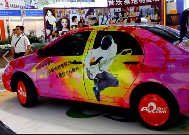 制作車身廣告公司哪家靠譜?車身廣告優(yōu)勢(shì)在哪里