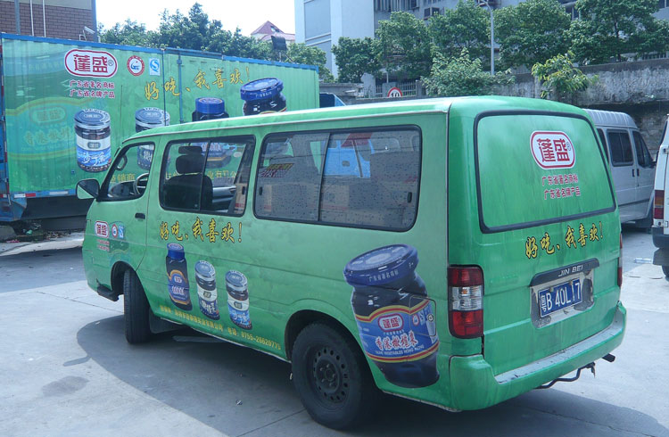面包車身廣告
