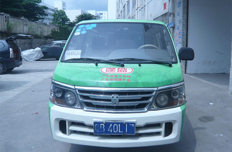 面包車身廣告