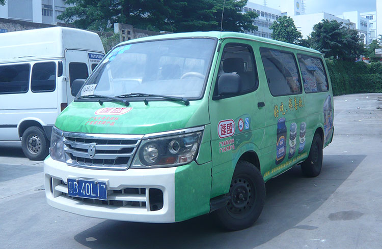 面包車身廣告