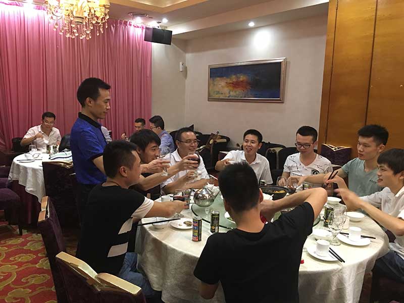 深圳銘輝噴繪公司全體員工聚餐.jpg 深圳銘輝噴繪公司全體員工聚餐.jpg