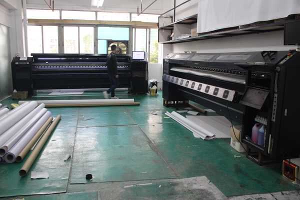 銘輝廣告機(jī)房.jpg